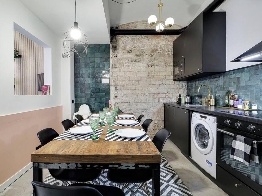 Casa Maria Townhouse- Terrace-4 Bedrooms ロスピタレート・デ・リョブレガート エクステリア 写真