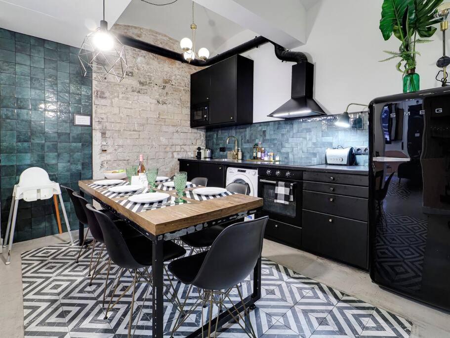 Casa Maria Townhouse- Terrace-4 Bedrooms ロスピタレート・デ・リョブレガート エクステリア 写真